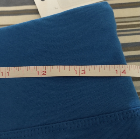 Medium NWT TOMMY HILFIGER High Rise Blue Bike/Running Shorts - Picture 7 of 13